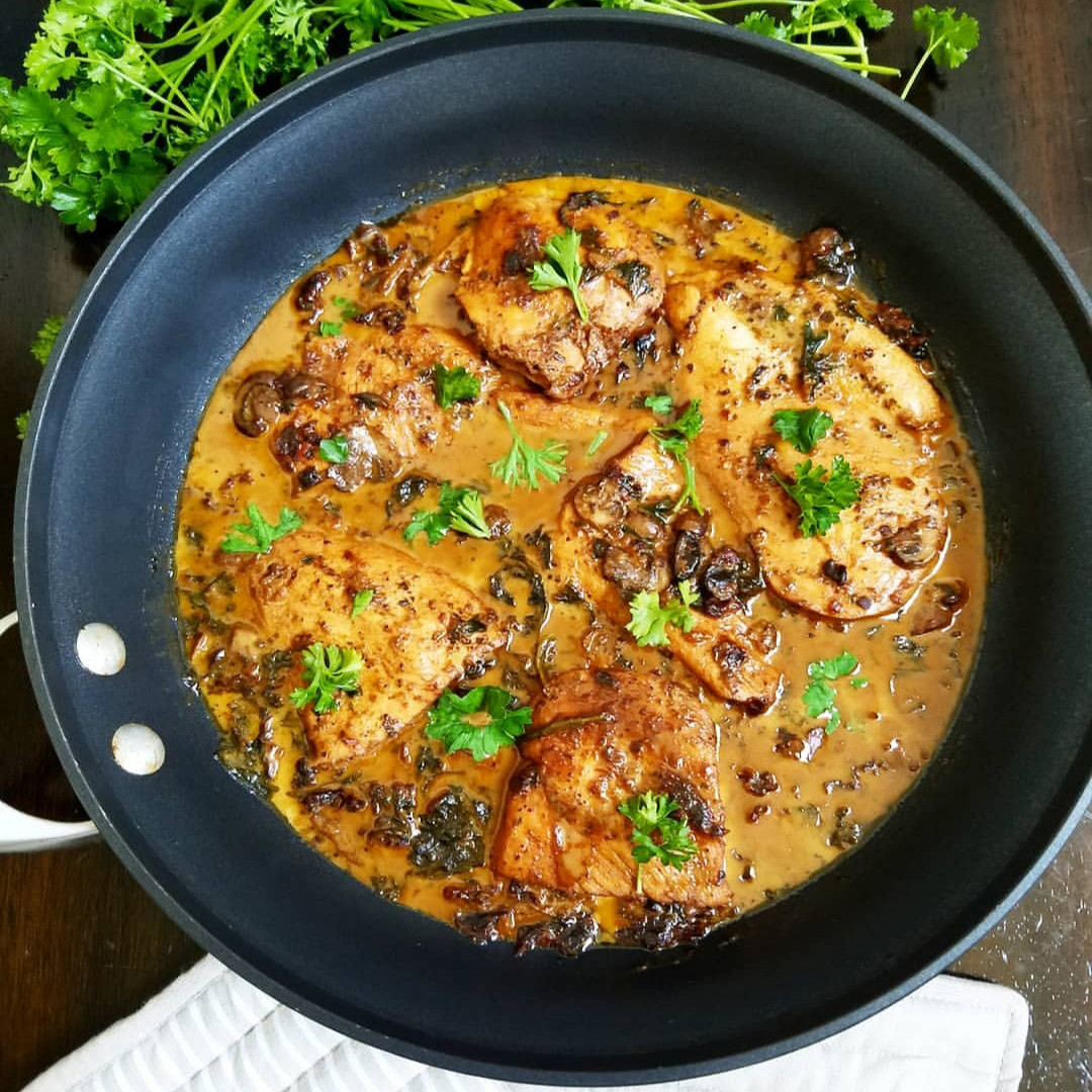 One-Pan Creamy Tuscan Chicken with Mushrooms - Maheen The Globe